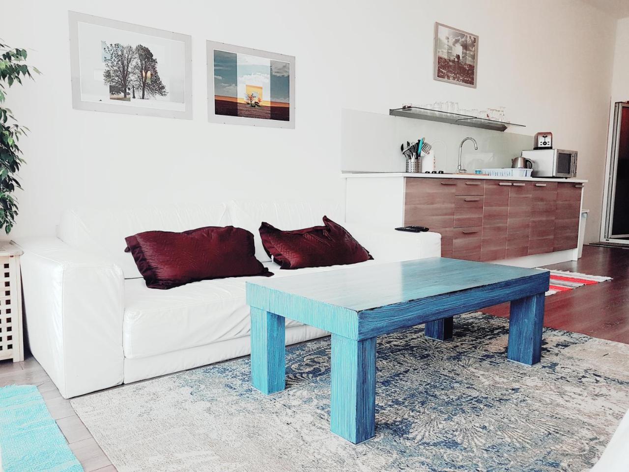 Apartment Breeze Bratislava Bagian luar foto