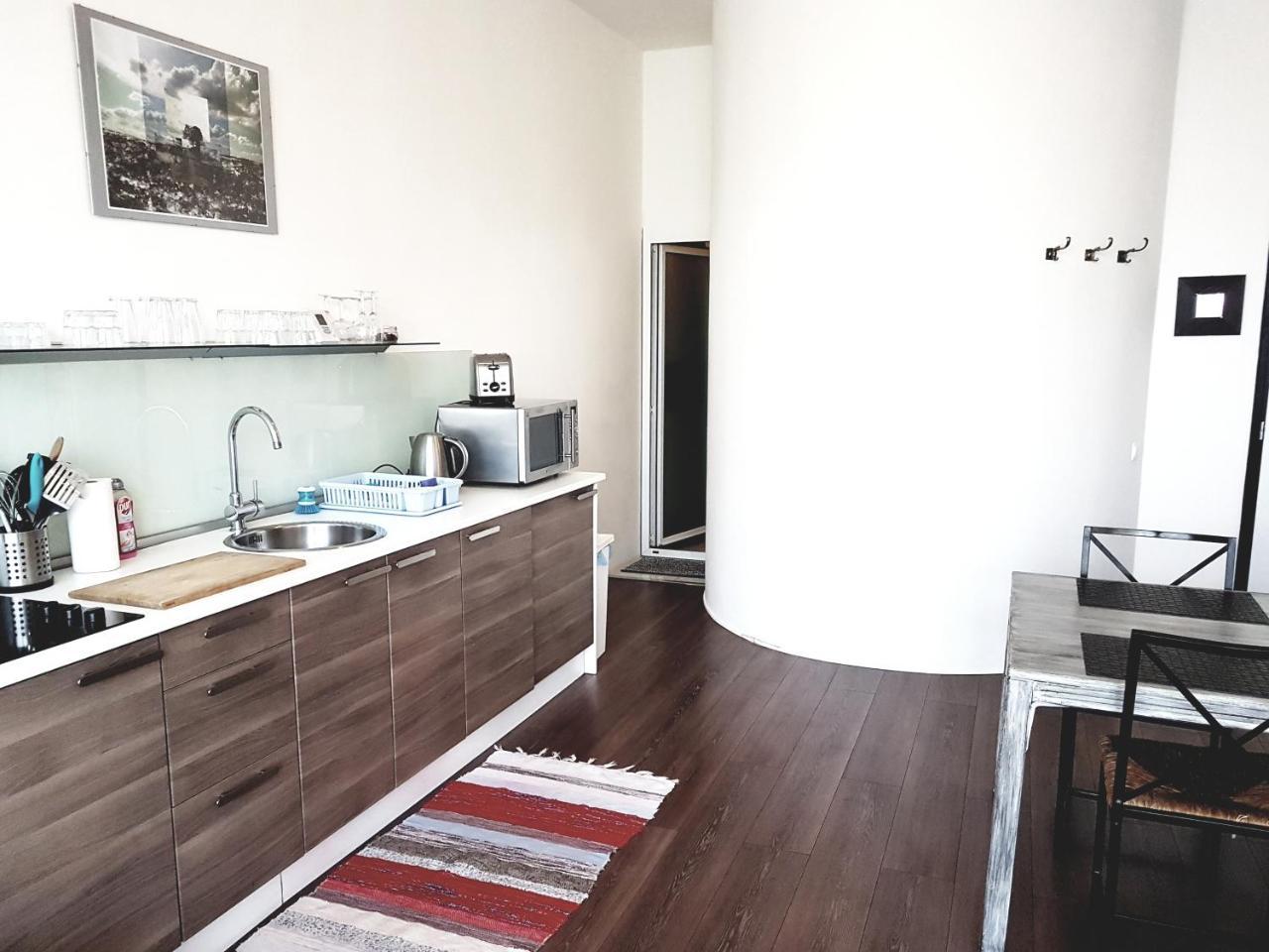 Apartment Breeze Bratislava Bagian luar foto